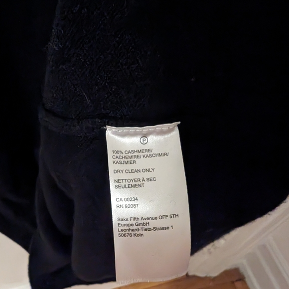 NWOT Saks Fifth Avenue 100% Cashmere Black Dress S - Picture 3 of 4